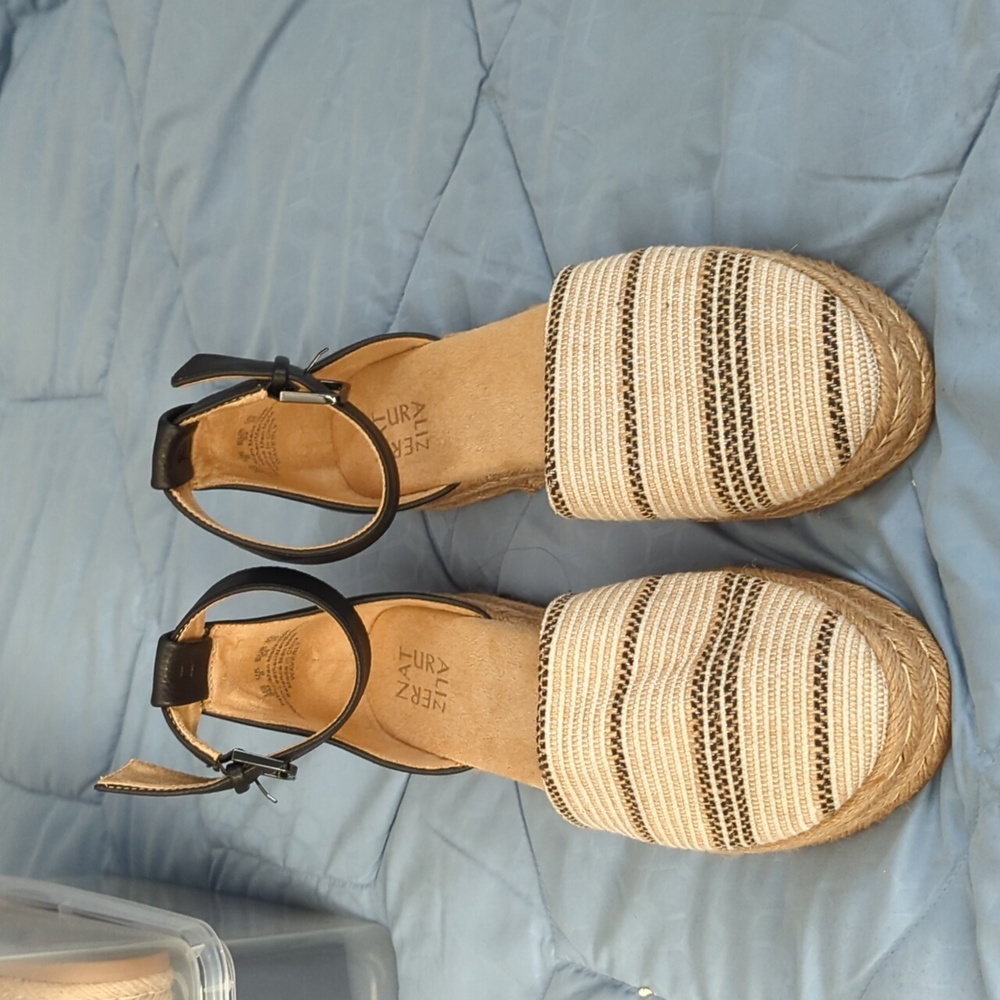 Neutralizer multi color flat platform wedge size 9 never worn